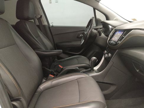 Used 2019 Chevrolet Trax LT w/ LT Convenience Package FWD image 21