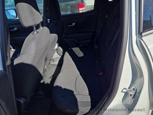 Used 2022 Jeep Renegade Latitude w/ Convenience Group AWD/4WD image 4