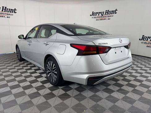 Used 2025 Nissan Altima 2.5 SV FWD image 9