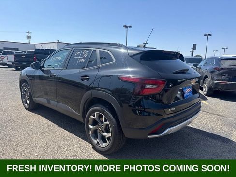 Used 2025 Chevrolet Trax LT FWD image 4
