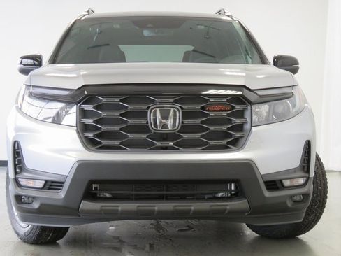 Used 2023 Honda Passport TrailSport image 2