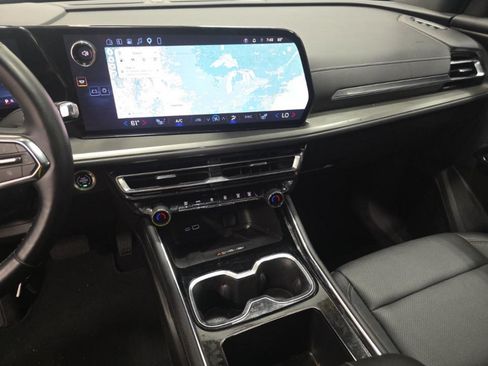 Used 2025 Chevrolet Traverse LT AWD/4WD image 6