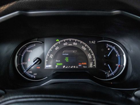 Certified 2025 Toyota RAV4 LE image 33