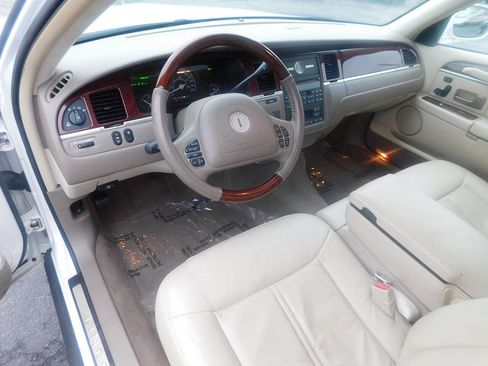 Used 2003 Lincoln Town Car Cartier RWD image 46