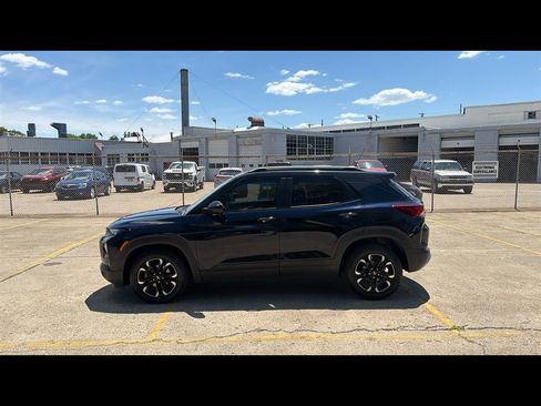 Used 2021 Chevrolet TrailBlazer LT w/ Convenience Package FWD image 3