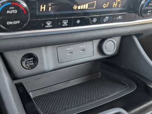 Used 2025 Nissan Rogue SV image 17