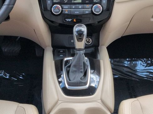 Used 2019 Nissan Rogue SL w/ Premium Package FWD image 19