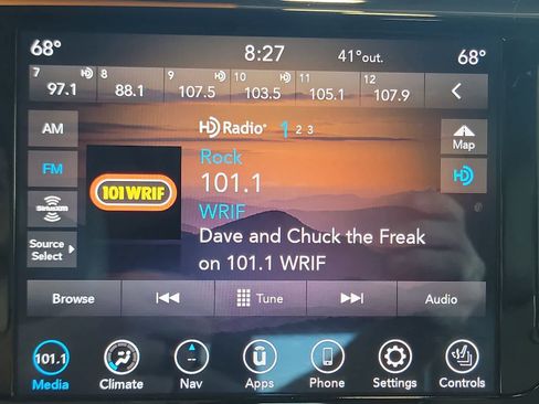 Used 2020 Chrysler Pacifica Limited FWD image 27