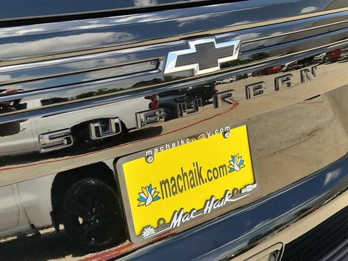 Used 2024 Chevrolet Suburban Z71 w/ Luxury Package AWD/4WD image 25