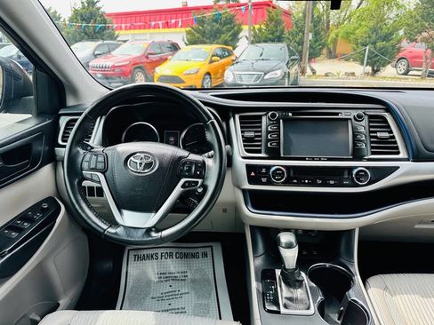 Used 2017 Toyota Highlander Plus w/ Carpet Mat Package image 10