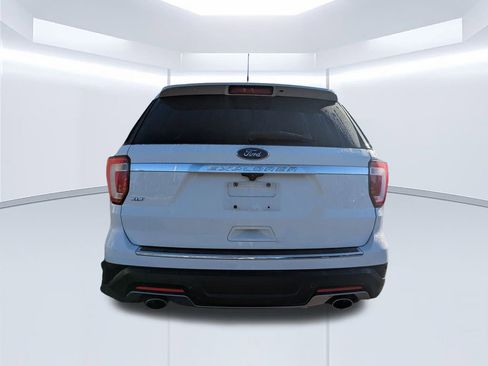 Used 2018 Ford Explorer XLT w/ Equipment Group 202A image 5