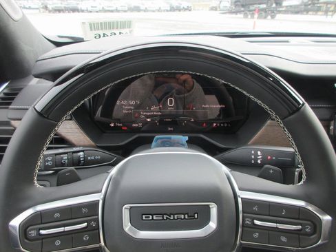 New 2026 GMC Acadia Denali Ultimate AWD/4WD image 18