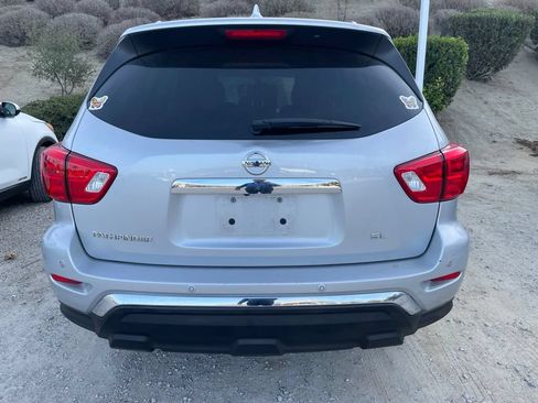 Used 2019 Nissan Pathfinder SL FWD image 10