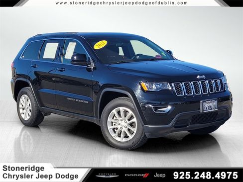 Used 2021 Jeep Grand Cherokee Laredo image 1