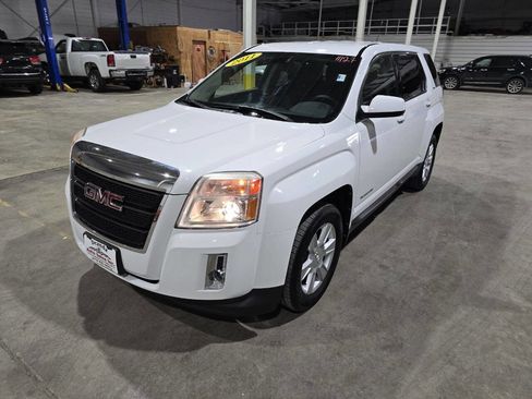 Used 2011 GMC Terrain SLE image 2