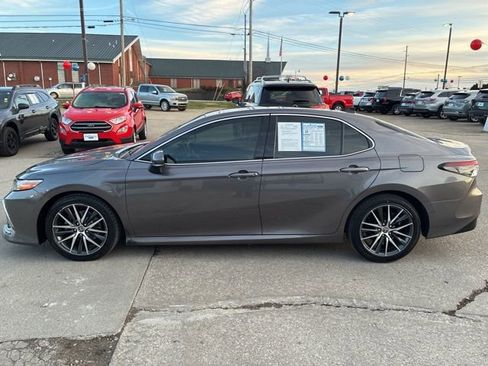 Used 2023 Toyota Camry XLE image 4