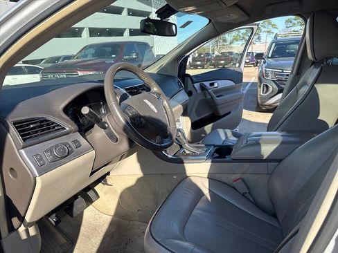 Used 2012 Lincoln MKX FWD image 9