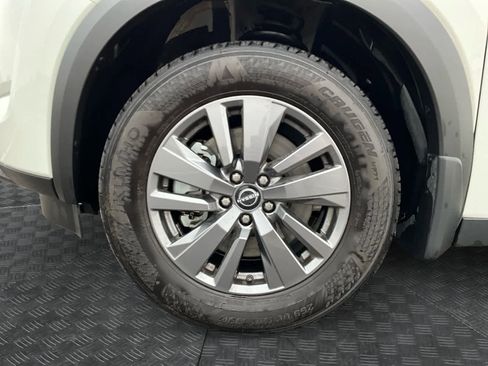 Used 2025 Nissan Pathfinder S image 15