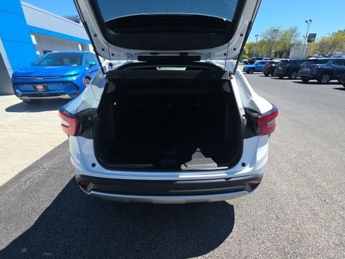 Used 2024 Chevrolet Trax LT FWD image 31