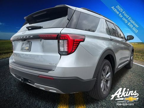 Used 2025 Ford Explorer Active w/ Active Comfort Package image 7