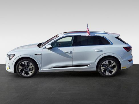 Used 2022 Audi e-tron Premium Plus w/ Premium Plus Package image 8