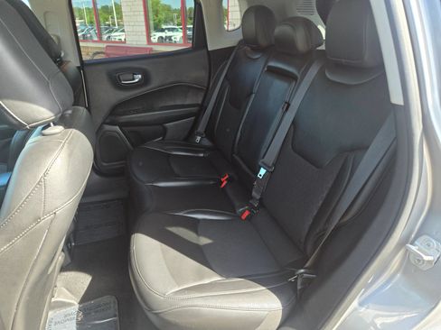 Used 2020 Jeep Compass Latitude FWD image 10