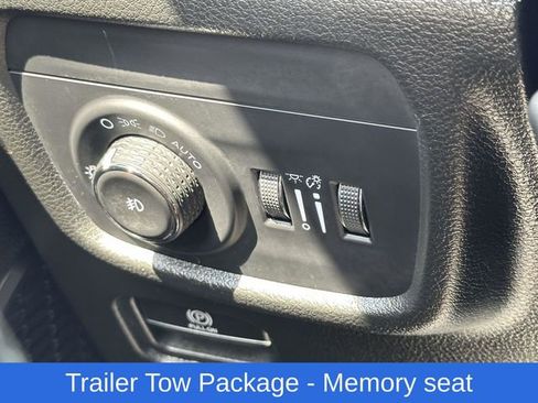 Used 2024 Jeep Grand Cherokee Overland w/ Luxury Tech Group IV AWD/4WD image 12