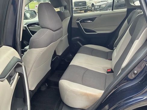 Used 2020 Toyota RAV4 XLE FWD image 9
