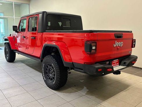 Used 2020 Jeep Gladiator Overland image 5
