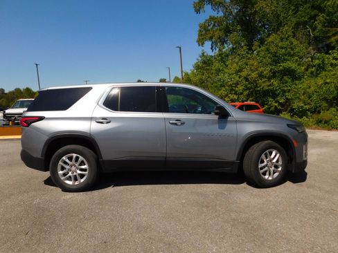Used 2023 Chevrolet Traverse LS AWD/4WD image 4
