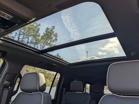 New 2026 Chevrolet Suburban Premier image 22