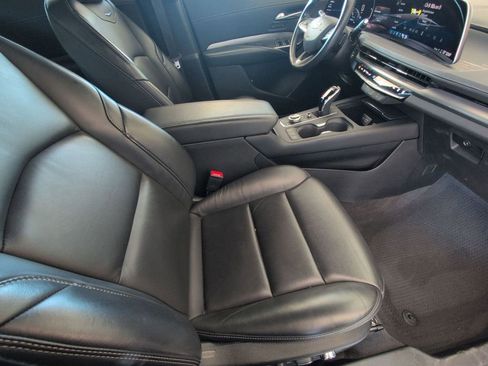 Used 2024 Cadillac XT4 Premium Luxury image 17