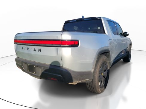 Used 2026 Rivian R1T Adventure Dual AWD/4WD image 4