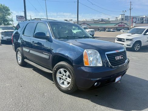 Used 2007 GMC Yukon SLT w/ SLT Preferred Equipment Group AWD/4WD image 7