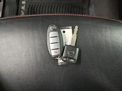 Used 2020 Nissan Titan PRO-4X w/ Pro-4x Convenience Package AWD/4WD image 39