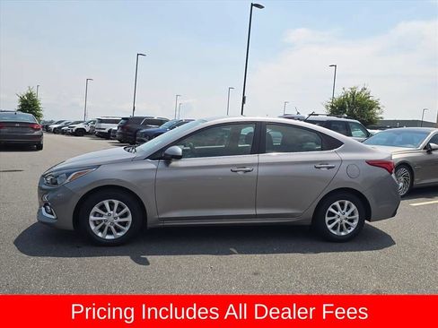 Used 2022 Hyundai Accent SE FWD image 6