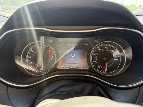 Used 2020 Jeep Cherokee Trailhawk AWD/4WD image 20