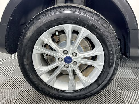 Used 2017 Ford Escape SE w/ Equipment Group 201A image 31