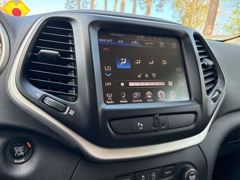 Used 2016 Jeep Cherokee Limited w/ Luxury Group image 30