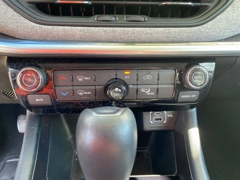 Used 2022 Jeep Compass Latitude AWD/4WD image 25
