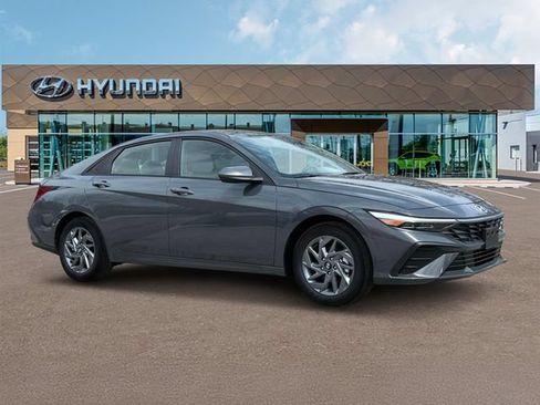 New 2025 Hyundai Elantra Hybrid FWD image 10