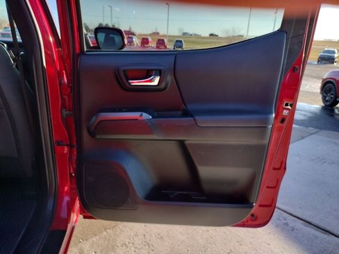 Used 2016 Toyota Tacoma SR image 15