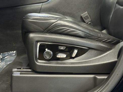 Used 2018 Cadillac Escalade Platinum RWD image 28