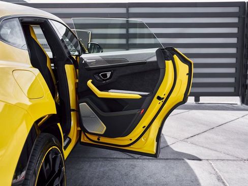 Used 2021 Lamborghini Urus image 24