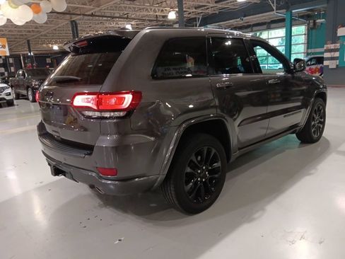 Used 2020 Jeep Grand Cherokee Altitude AWD/4WD image 11