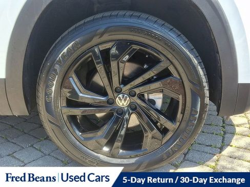 Certified 2023 Volkswagen Atlas SE w/ Black Wheel Package image 8