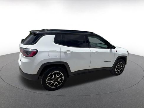 Used 2025 Jeep Compass Trailhawk AWD/4WD image 14
