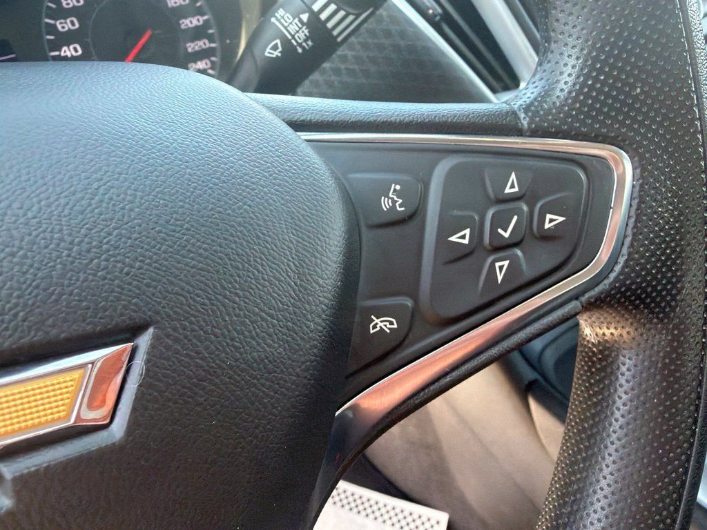 Used 2023 Chevrolet Malibu LT FWD image 17