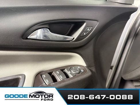 Used 2020 Chevrolet Equinox LS w/ LS Convenience Package FWD image 9