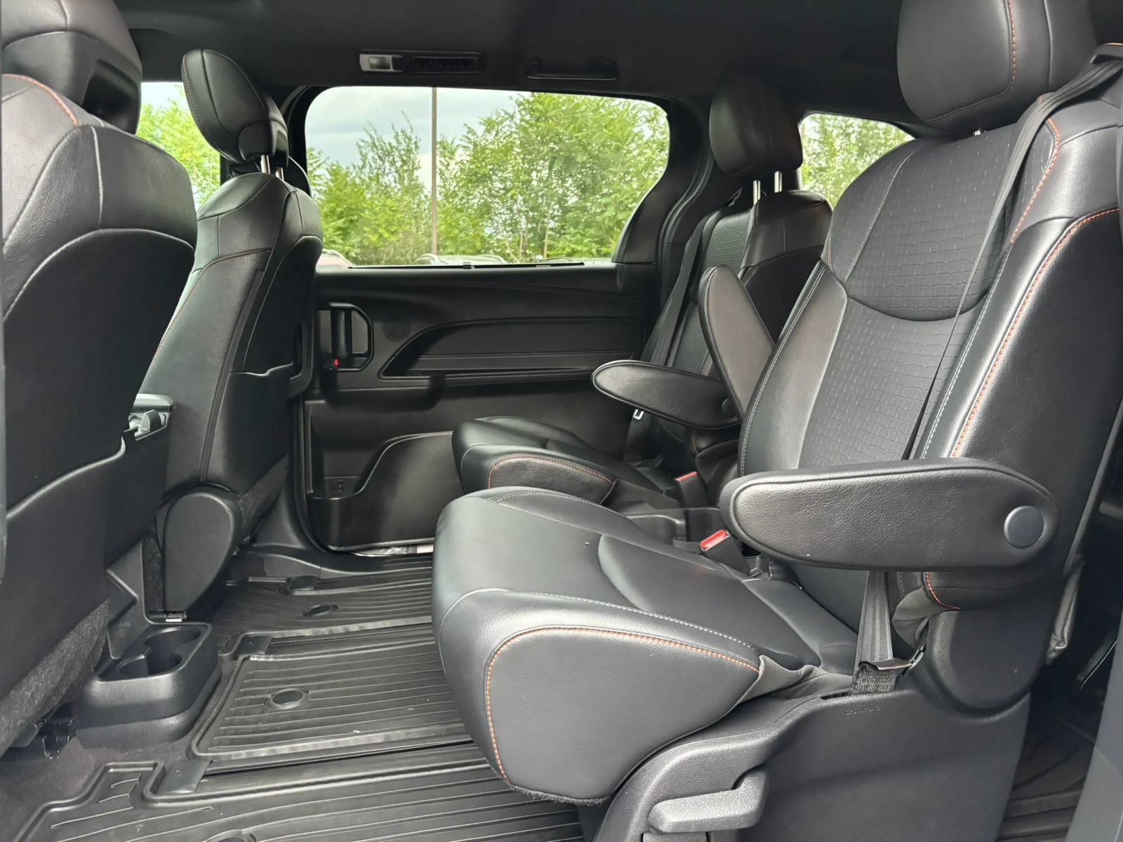 Used 2021 Toyota Sienna XSE AWD/4WD image 16